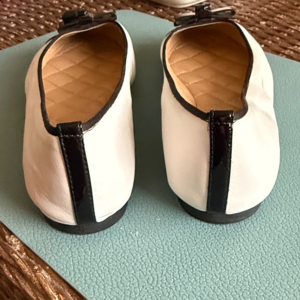 MICHAEL Michael Kors White Leather Ballet Flats with Black Patent Cap Toe - Picture 4 of 6